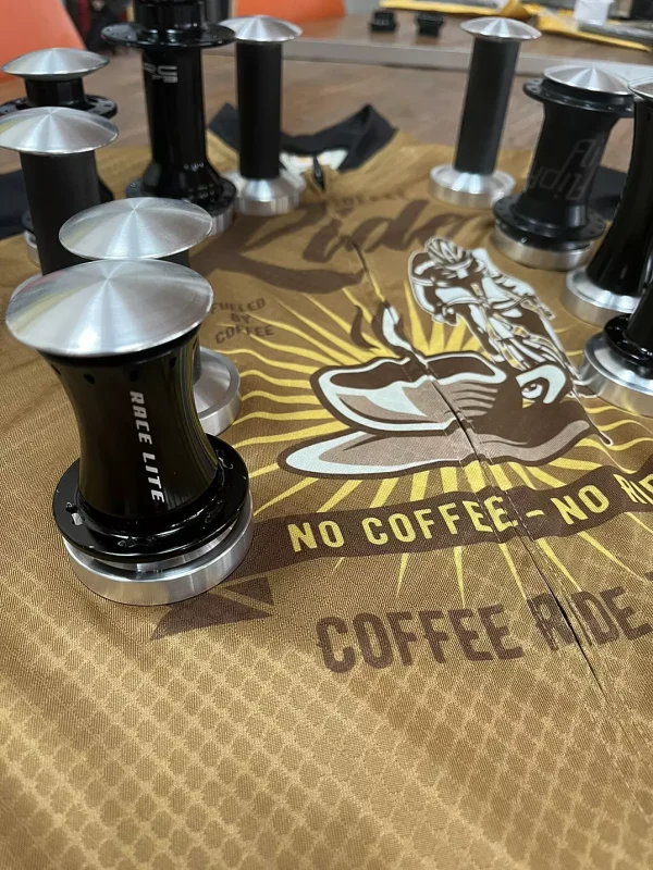 Espresso Tamper upcycling auf coffee ride trikot